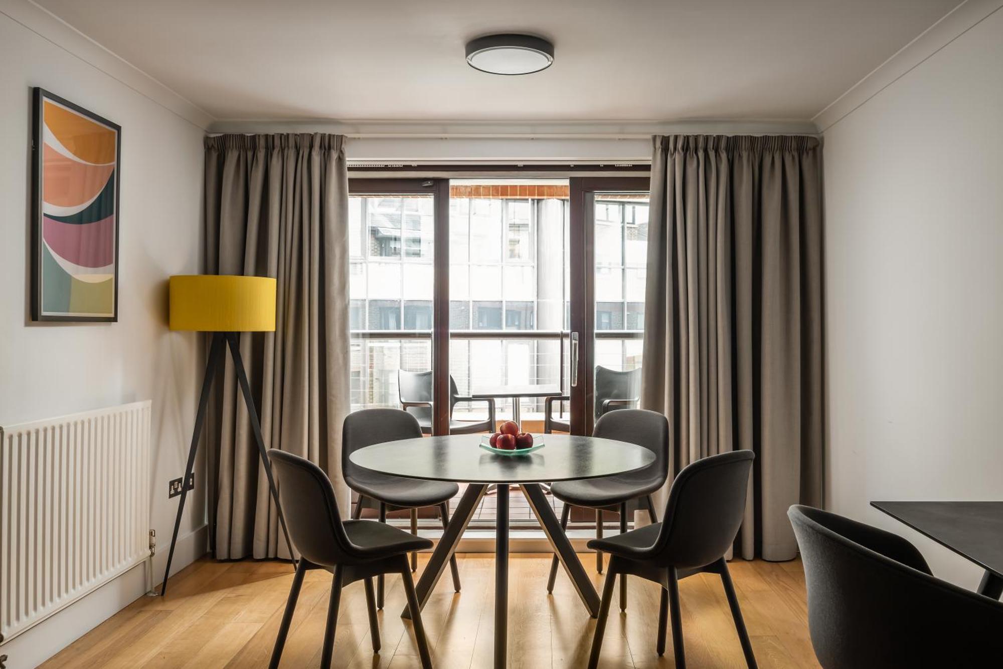 Monarch House - Serviced Apartments - Kensington Лондон Екстериор снимка