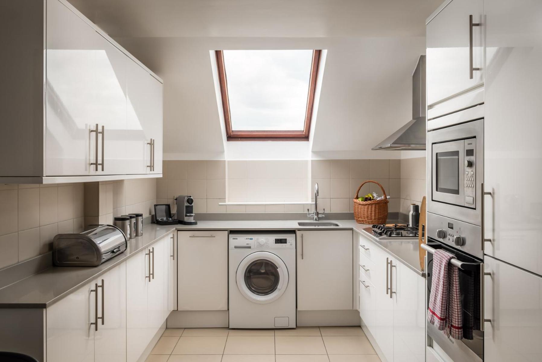Monarch House - Serviced Apartments - Kensington Лондон Екстериор снимка