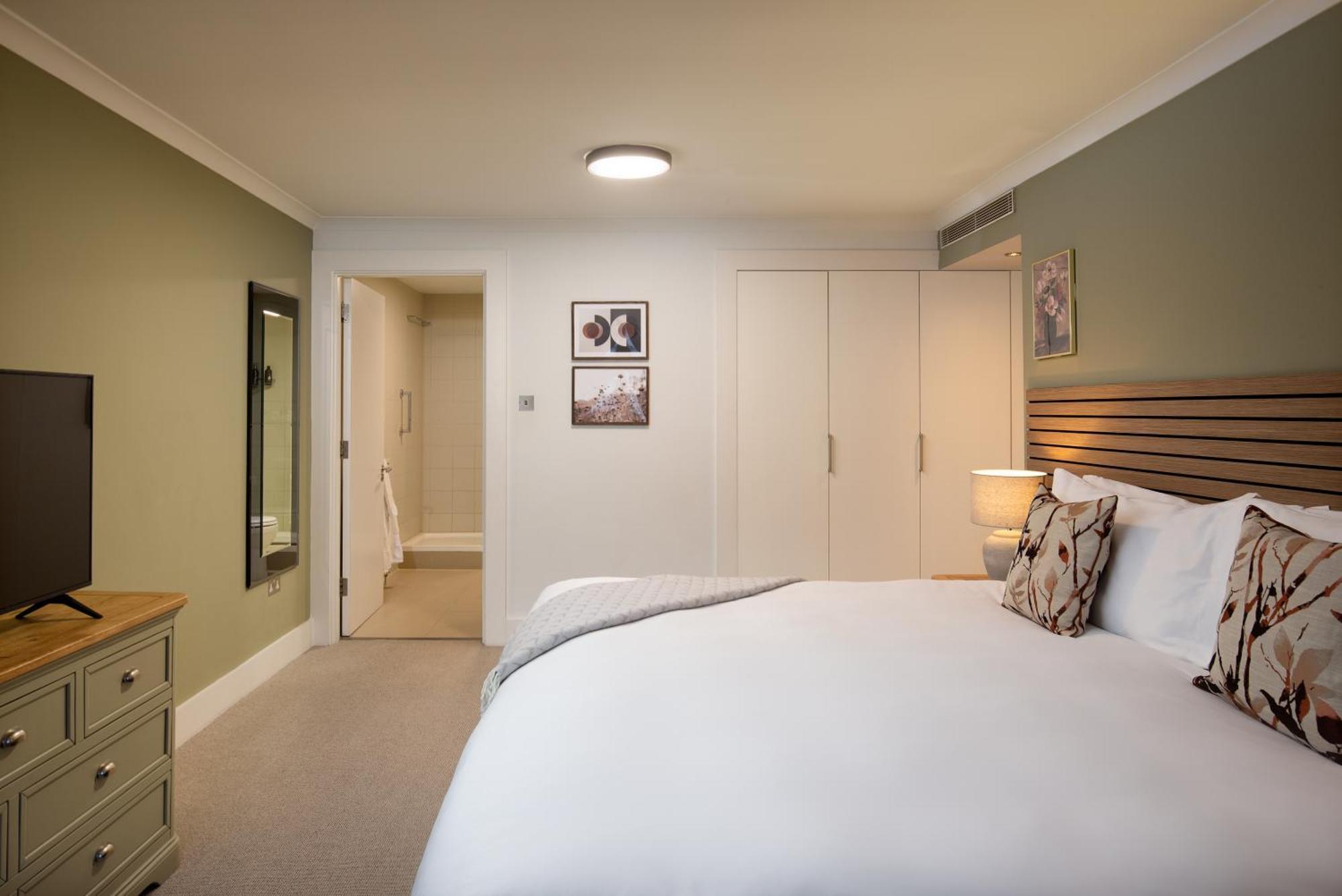 Monarch House - Serviced Apartments - Kensington Лондон Екстериор снимка