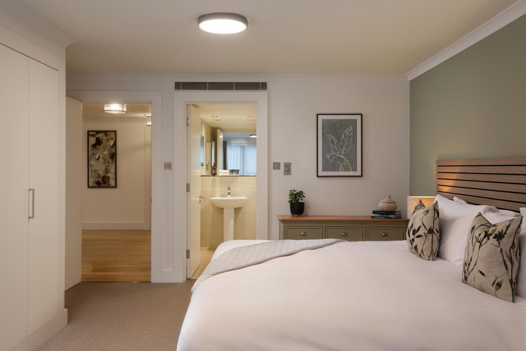 Monarch House - Serviced Apartments - Kensington Лондон Екстериор снимка