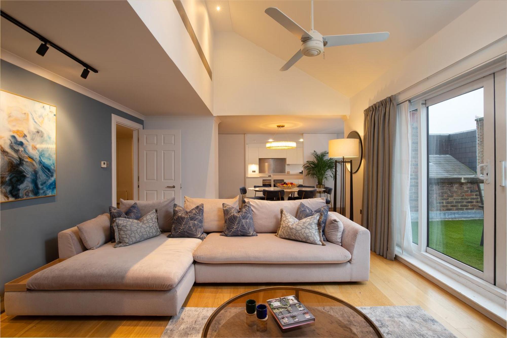 Monarch House - Serviced Apartments - Kensington Лондон Екстериор снимка