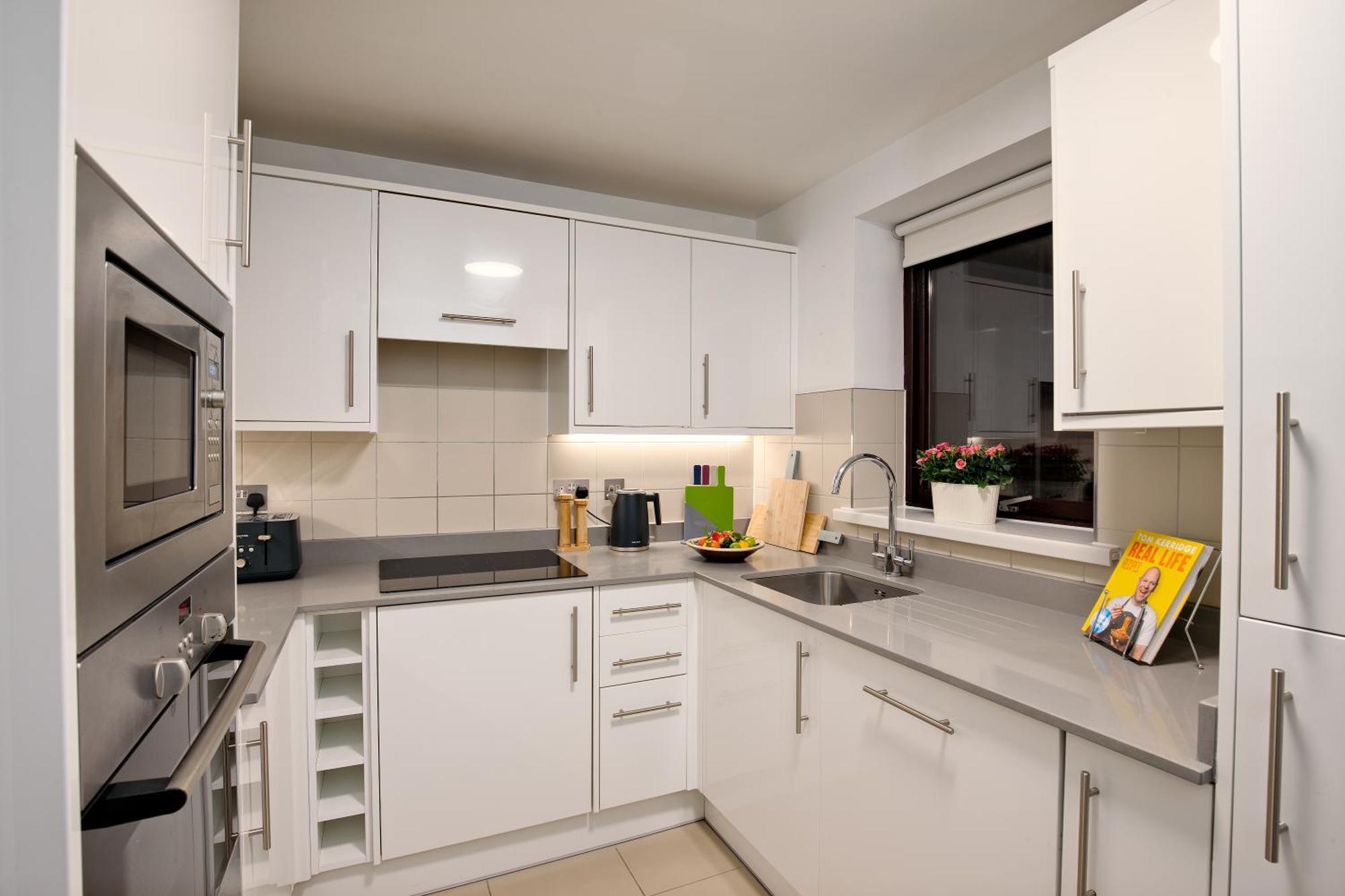 Monarch House - Serviced Apartments - Kensington Лондон Екстериор снимка